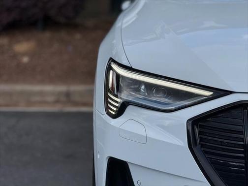 2021 Audi e-tron Prestige