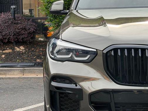 Manhattan Green Metallic 2023 BMW X5 sDrive40i