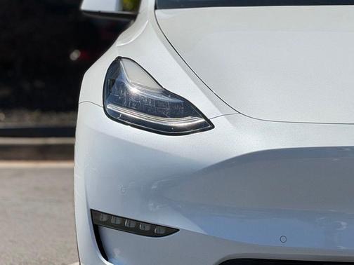 Pearl White Multi-Coat 2022 Tesla Model Y Long Range Dual Motor All-Wheel Drive