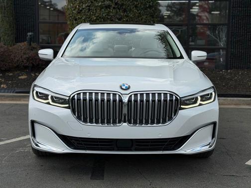 Mineral White Metallic 2022 BMW 750 i xDrive