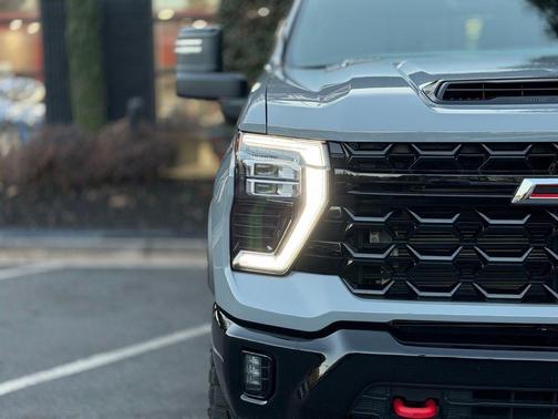 2024 Chevrolet Silverado 2500 4WD Crew Cab Standard Bed ZR2