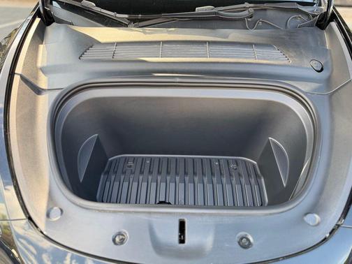 Black 2022 Tesla Model Y Long Range