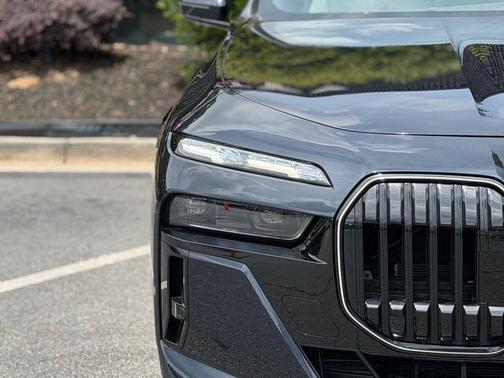 Carbon Black Metallic 2024 BMW 760 xDrive