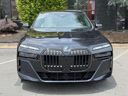 Carbon Black Metallic 2024 BMW 760 xDrive