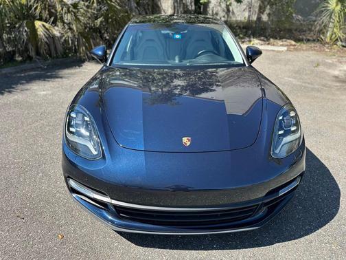 Chalk 2019 Porsche Panamera 4