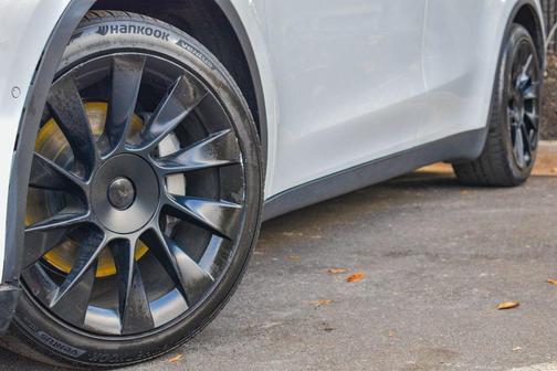 2022 Tesla Model Y Long Range Dual Motor All-Wheel Drive