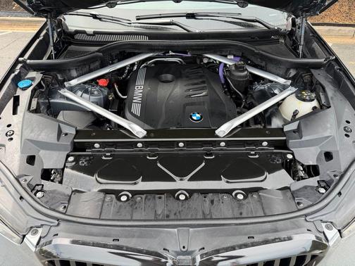 Gray Metallic 2025 BMW X5 xDrive40i