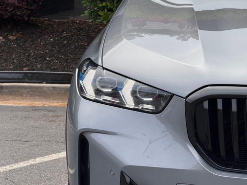 Gray Metallic 2025 BMW X5 xDrive40i