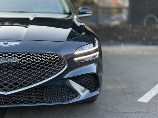 2022 Genesis G70 2.0T RWD