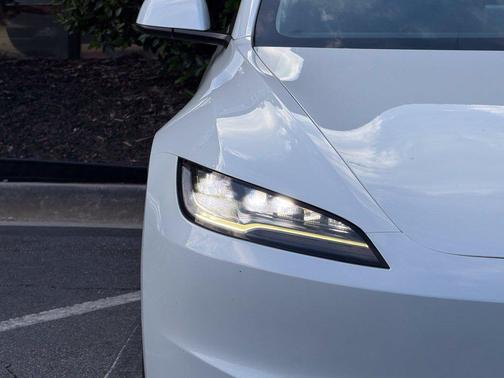 Pearl White Multi-Coat 2024 Tesla Model 3 Long Range