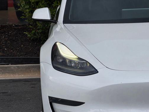 Pearl White Multi-Coat 2023 Tesla Model 3 Standard Range