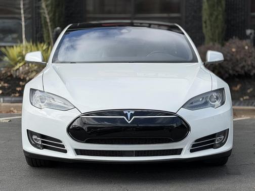 2015 Tesla Model S 70D