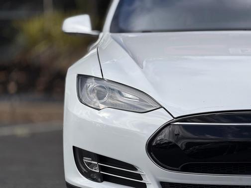 2015 Tesla Model S 70D