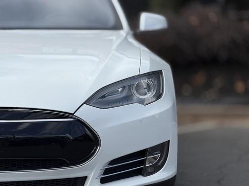 2015 Tesla Model S 70D
