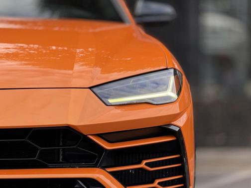 2021 Lamborghini Urus Graphite Capsule