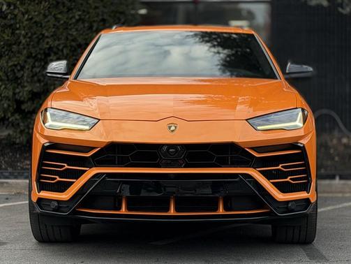 2021 Lamborghini Urus Graphite Capsule