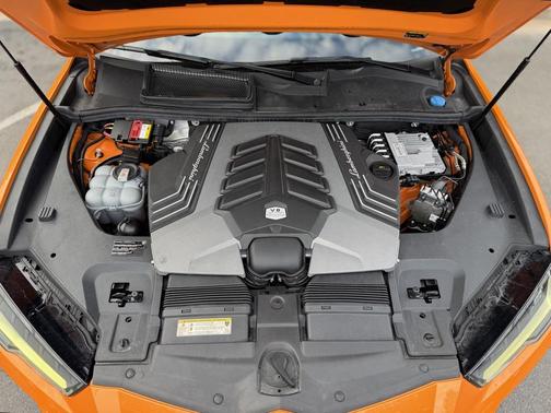 2021 Lamborghini Urus Graphite Capsule