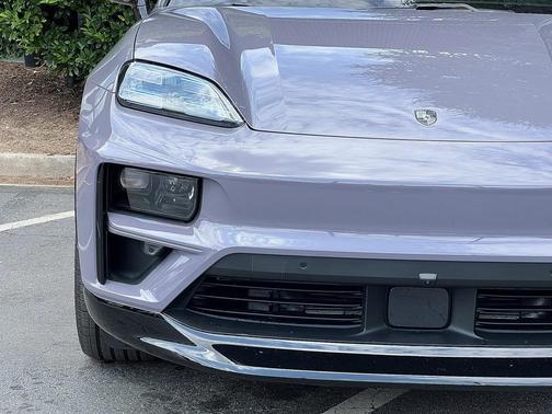 2024 Porsche Macan Turbo