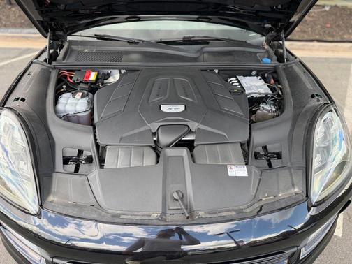 Black 2021 Porsche Cayenne Cayenne