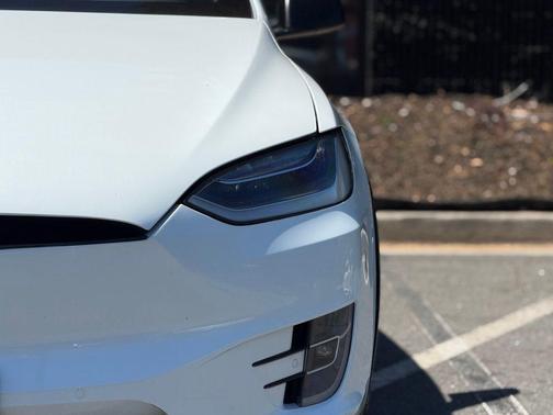 Pearl White Multi-Coat 2018 Tesla Model X 100D