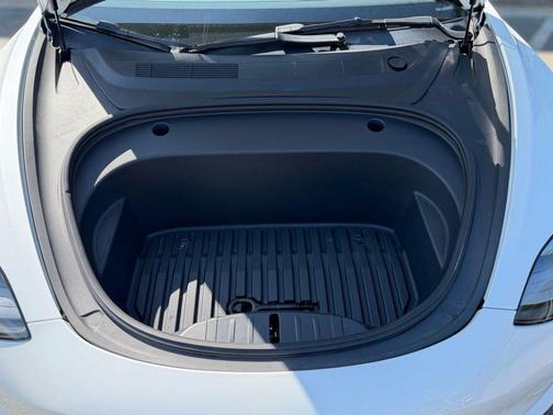 Pearl White Multi-Coat 2023 Tesla Model 3 Standard Range