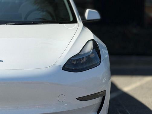 Pearl White Multi-Coat 2023 Tesla Model 3 Standard Range