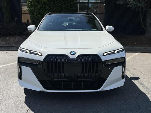 2023 BMW 740 i