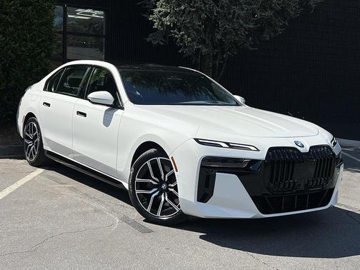 2023 BMW 740 i