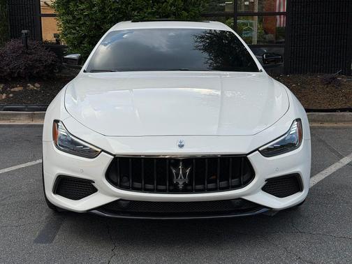 Bianco 2023 Maserati Ghibli Modena