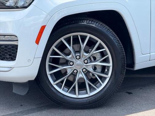 2023 Jeep Grand Cherokee Summit