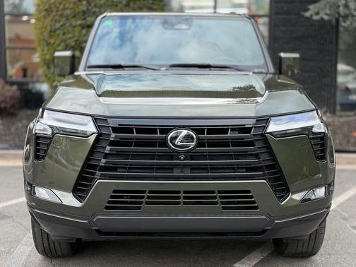 Nori Green Pearl 2024 Lexus GX 550 Premium+
