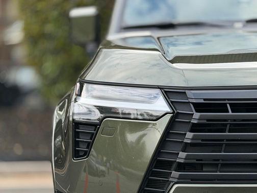 Nori Green Pearl 2024 Lexus GX 550 Premium+