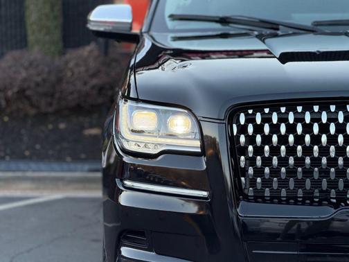 2022 Lincoln Navigator Black Label