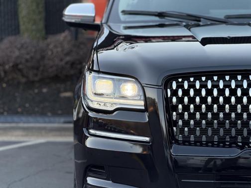 2022 Lincoln Navigator Black Label