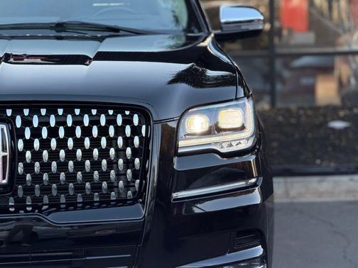 2022 Lincoln Navigator Black Label