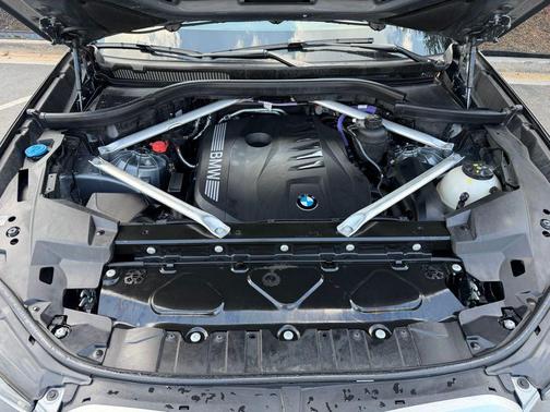 Gray Metallic 2025 BMW X5 xDrive40i