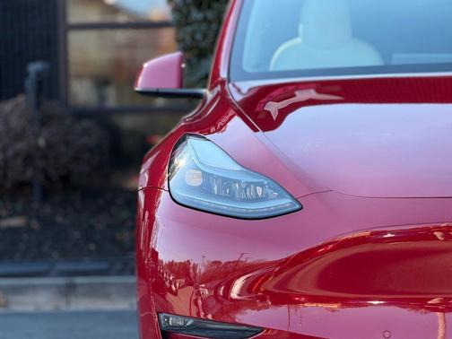 2022 Tesla Model Y Long Range Dual Motor All-Wheel Drive