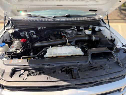 OXFORD WHITE 2024 Ford Expedition XLT