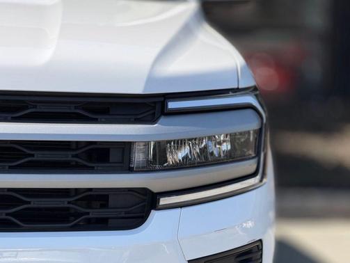 OXFORD WHITE 2024 Ford Expedition XLT