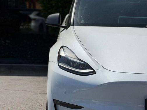 Pearl White Multi-Coat 2022 Tesla Model Y Performance Dual Motor All-Wheel Drive