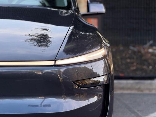 2026 Tesla Model Y Standard Rear-Wheel Drive