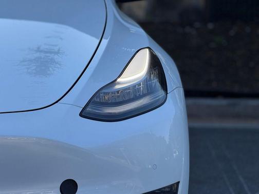 Pearl White Multi-Coat 2021 Tesla Model Y Long Range Dual Motor All-Wheel Drive