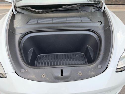 Pearl White Multi-Coat 2022 Tesla Model Y Long Range Dual Motor All-Wheel Drive