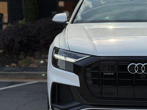 Glacier White Metallic 2020 Audi Q8 55 Premium Plus