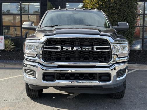 2022 RAM 2500 Tradesman Crew Cab 4x4 6'4' Box
