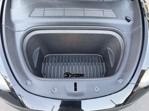 2024 Tesla Model Y Long Range Dual Motor All-Wheel Drive