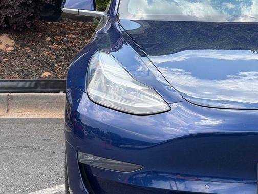 Deep Blue Metallic 2018 Tesla Model 3 Long Range