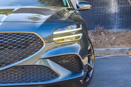 2023 Genesis G70 2.0T RWD