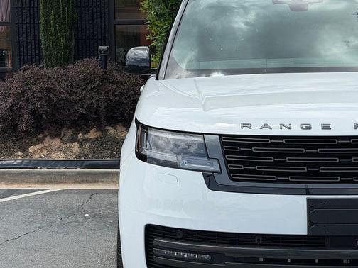 White 2024 Land Rover Range Rover P400 SE
