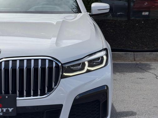 Alpine White 2021 BMW 750 i xDrive